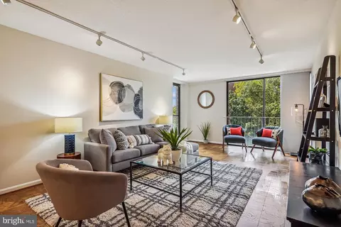 Living - 2100 Washington Ave #8-D, Silver Spring, MD 20910 photo 2 of 6