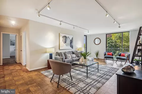 Living - 2100 Washington Ave #8-D, Silver Spring, MD 20910 photo 1 of 6