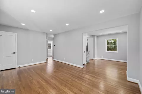 1621 Belvedere Blvd, Silver Spring, MD 20902 photo 4