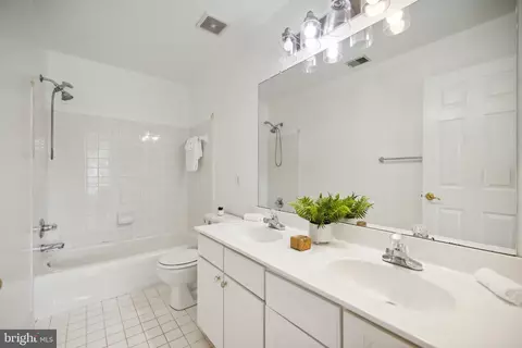 Bath - 13129 Venetian Rd, Silver Spring, MD 20904 photo 4 of 5