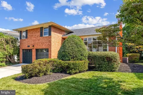 8713 Bradmoor Dr, Bethesda, MD 20817