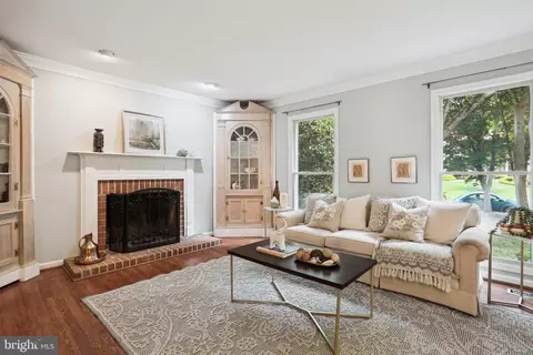 Living - 608 Symphony Woods Dr, Silver Spring, MD 20901 photo 2 of 7