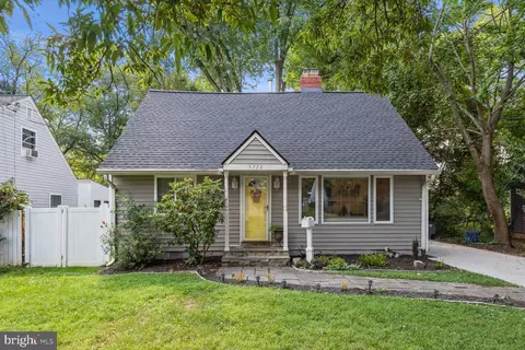 5722 Denfield Rd, Rockville, MD 20851