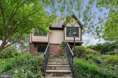 10407 Parkwood Dr, Kensington, MD 20895