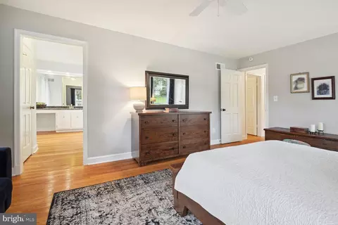 Bedroom - 9437 Tobin Cir, Potomac, MD 20854 photo 2 of 5