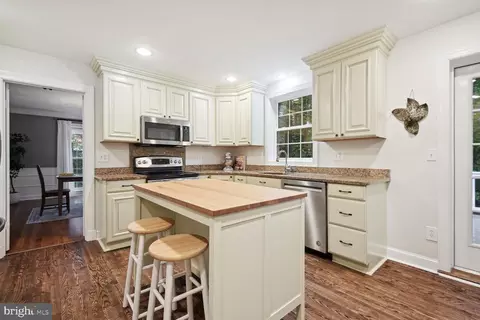 Kitchen - 9437 Tobin Cir, Potomac, MD 20854 photo 1 of 2