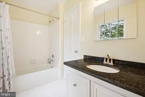 Bath - 9437 Tobin Cir, Potomac, MD 20854 photo 3 of 5