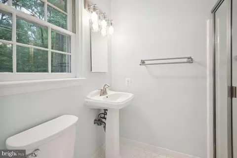 Bath - 9437 Tobin Cir, Potomac, MD 20854 photo 2 of 5