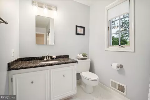 Bath - 9437 Tobin Cir, Potomac, MD 20854 photo 4 of 5