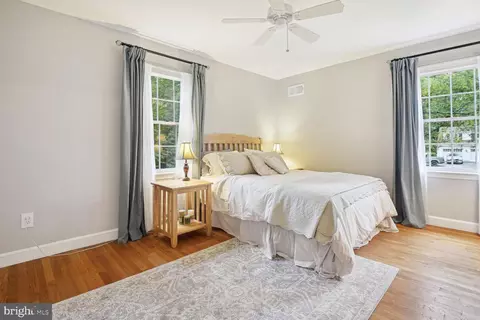 Bedroom - 9437 Tobin Cir, Potomac, MD 20854 photo 4 of 5
