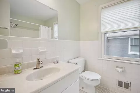 Bath - 4206 Maple Ter, Chevy Chase, MD 20815 photo 4 of 5