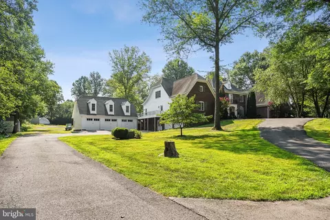 21821 Woodfield Rd, Gaithersburg, MD 20882