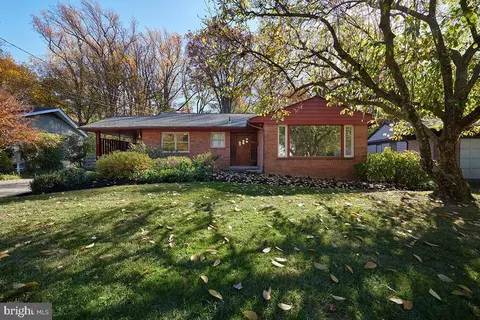5505 Uppingham St, Chevy Chase, MD 20815