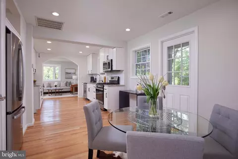 11832 Huggins Dr, Silver Spring, MD 20902