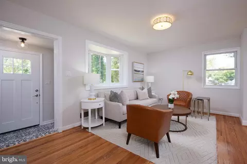11832 Huggins Dr, Silver Spring, MD 20902 photo 4