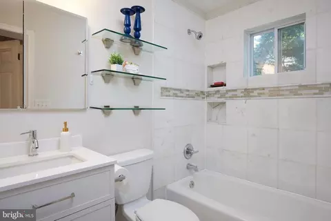 11832 Huggins Dr, Silver Spring, MD 20902 photo 20