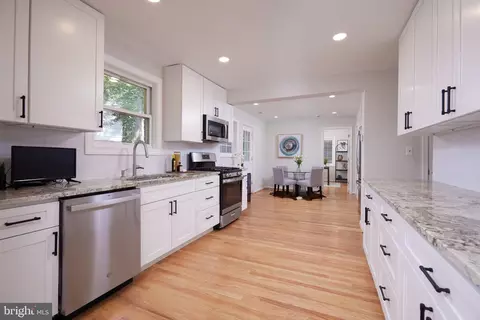 11832 Huggins Dr, Silver Spring, MD 20902 photo 8