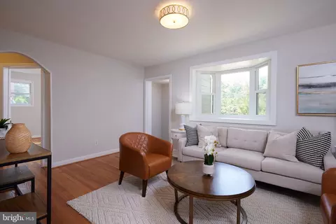 11832 Huggins Dr, Silver Spring, MD 20902 photo 5