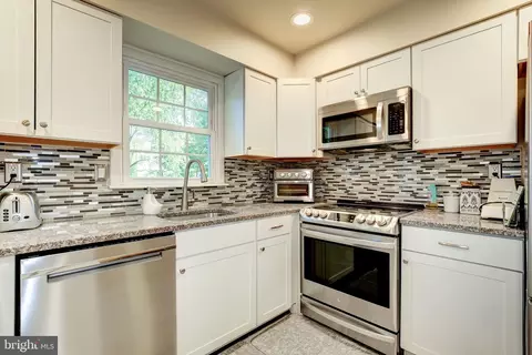 2441 Mccormick Rd, Rockville, MD 20850