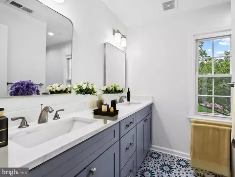 Bath - 13709 Turnmore Rd, Silver Spring, MD 20906 photo 7 of 8