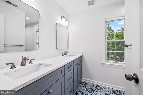 Bath - 13709 Turnmore Rd, Silver Spring, MD 20906 photo 6 of 8