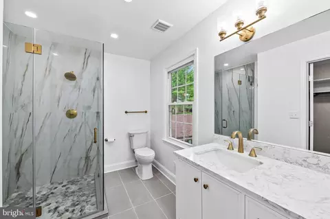 Bath - 13709 Turnmore Rd, Silver Spring, MD 20906 photo 5 of 8