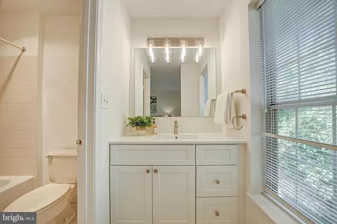 Bath - 2101 Derby Ridge Ln #2-10, Silver Spring, MD 20910 photo 3 of 8