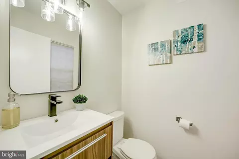 Bath - 2101 Derby Ridge Ln #2-10, Silver Spring, MD 20910 photo 1 of 8
