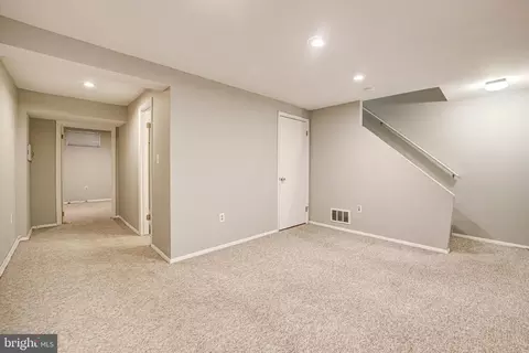 Entry Way - 2101 Derby Ridge Ln #2-10, Silver Spring, MD 20910 photo 3 of 3