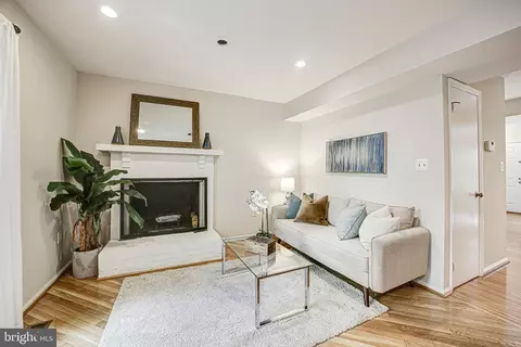 Living - 2101 Derby Ridge Ln #2-10, Silver Spring, MD 20910 photo 2 of 3