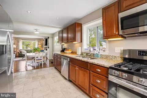 Entry Way - 401 Royalton Rd, Silver Spring, MD 20901 photo 1 of 2