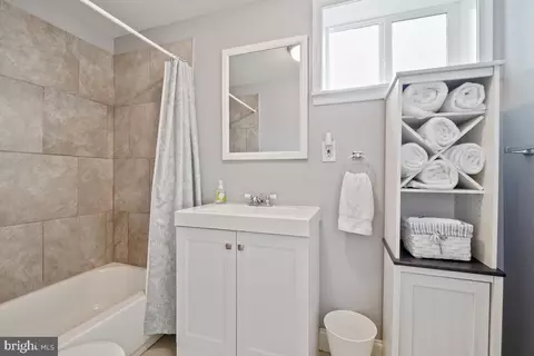 Bath - 401 Royalton Rd, Silver Spring, MD 20901 photo 3 of 3