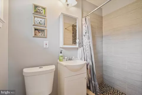 Bath - 401 Royalton Rd, Silver Spring, MD 20901 photo 2 of 3
