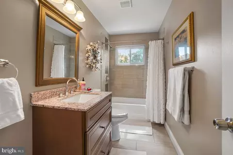 Bath - 401 Royalton Rd, Silver Spring, MD 20901 photo 1 of 3