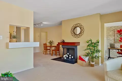 10000 Stedwick Rd #302, Montgomery Village, MD 20886