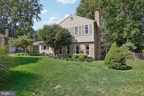9 Winding Waye Ct, Silver Spring, MD 20902 photo 2
