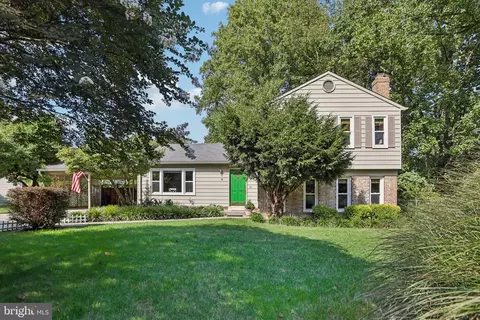 9 Winding Waye Ct, Silver Spring, MD 20902