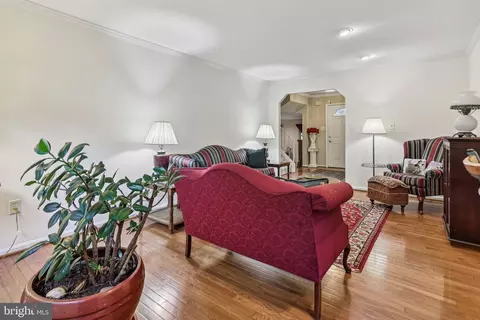 9 Winding Waye Ct, Silver Spring, MD 20902 photo 5