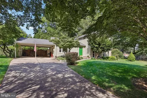 9 Winding Waye Ct, Silver Spring, MD 20902 photo 3