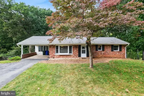 25512 Jarl Dr, Gaithersburg, MD 20882