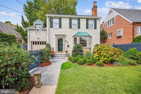 8904 Colesville Rd, Silver Spring, MD 20910