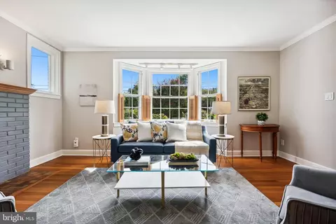Living - 8904 Colesville Rd, Silver Spring, MD 20910 photo 3 of 4