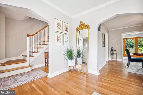 Entry Way - 8904 Colesville Rd, Silver Spring, MD 20910 photo 2 of 10