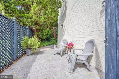 Exterior - 8904 Colesville Rd, Silver Spring, MD 20910 photo 8 of 23