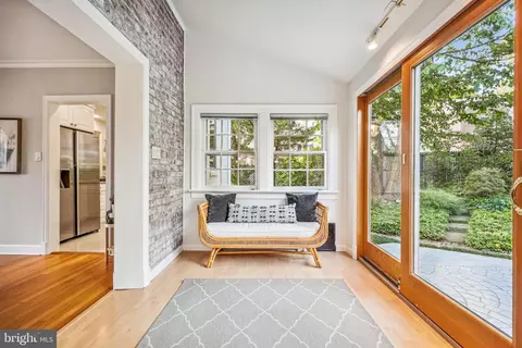 Entry Way - 8904 Colesville Rd, Silver Spring, MD 20910 photo 4 of 10