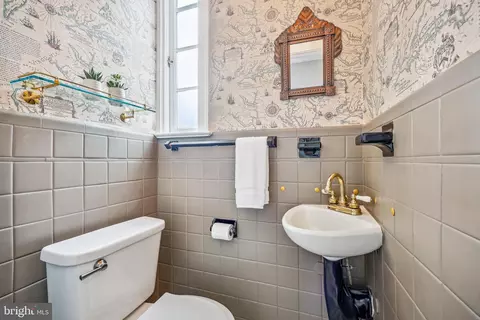 Bath - 8904 Colesville Rd, Silver Spring, MD 20910 photo 1 of 4