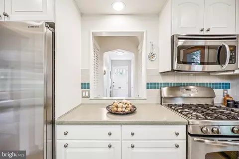 Entry Way - 8904 Colesville Rd, Silver Spring, MD 20910 photo 6 of 10
