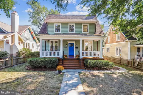 215 Manor Cir, Takoma Park, MD 20912