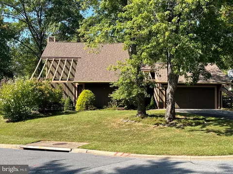 10720 Wayridge Dr, Montgomery Village, MD 20886