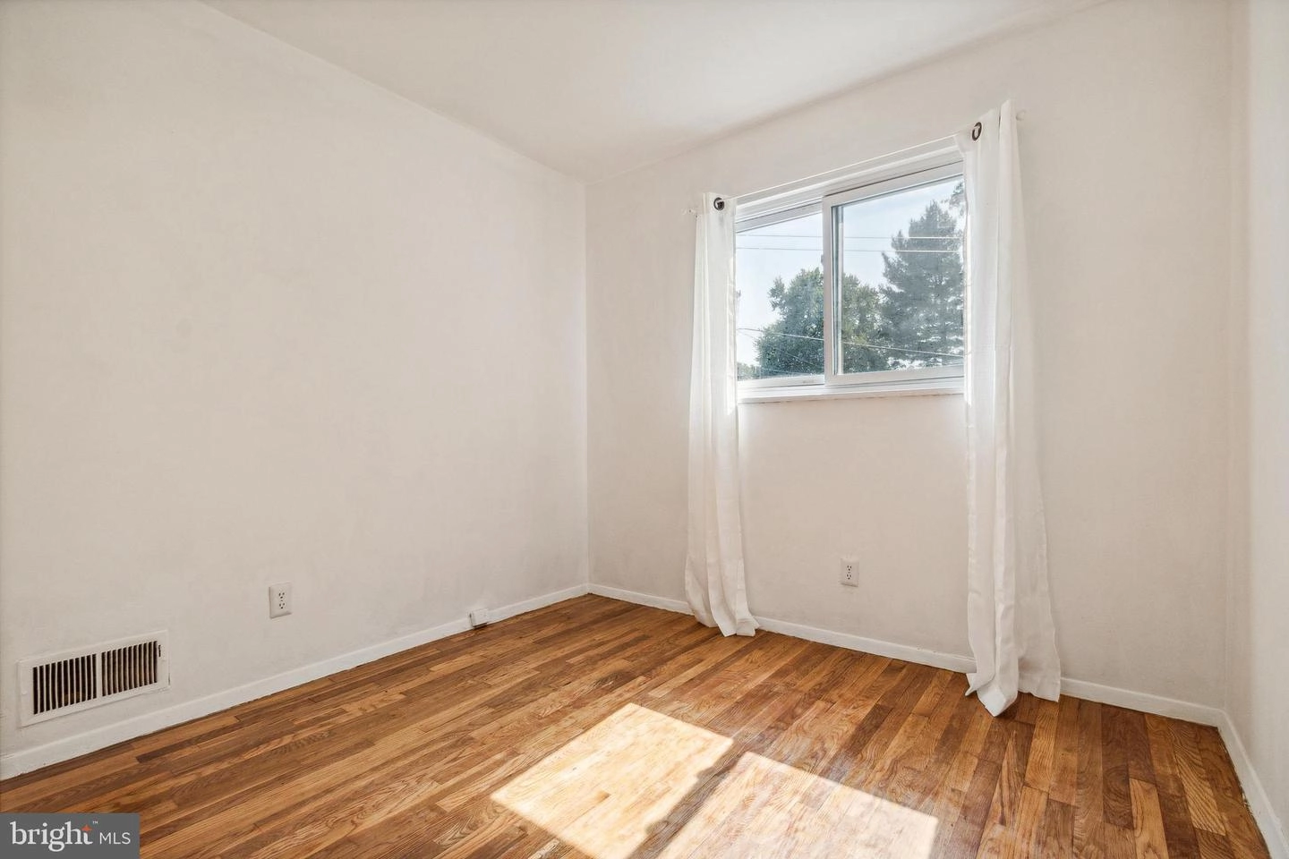 Bedroom - 4205 Tulare Dr, Silver Spring, MD 20906 photo 3 of 4
